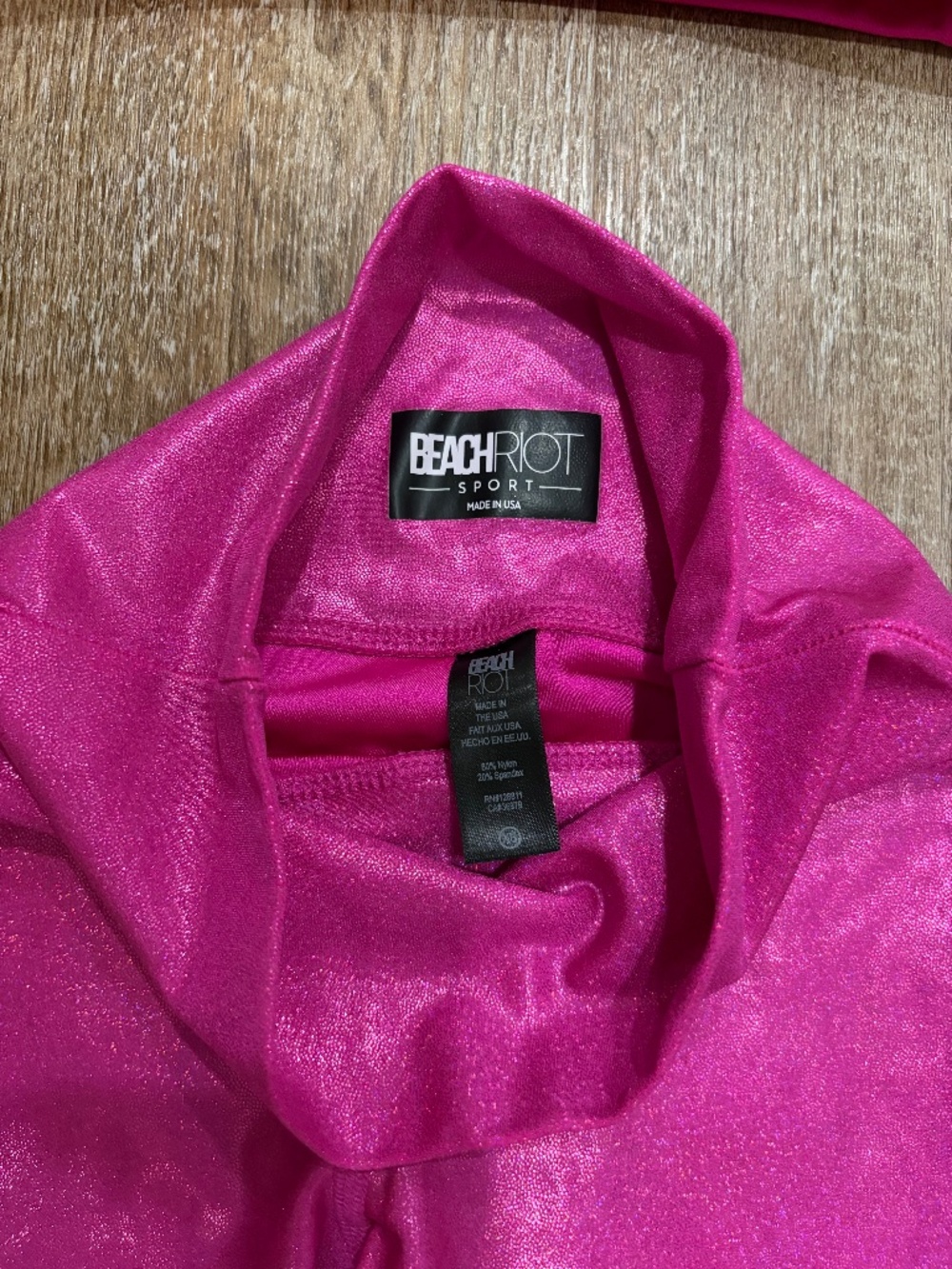 Beach Riot Metallic Hot Pink Shimmer Activewear Set - Top (S) & Leggings (XS) - Picture 4 of 7